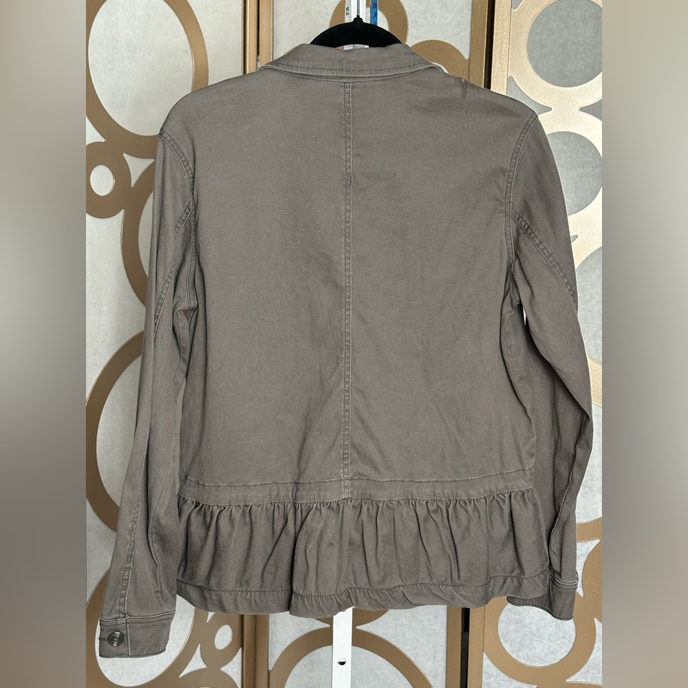 Liverpool Ruffle Hem Utility Jacket – “Dark Emerald” Gray Chic - Picture 2 of 10